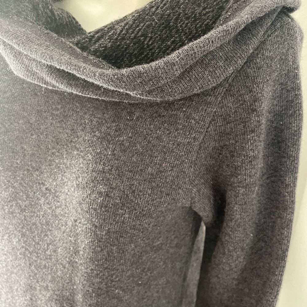 J crew pullover - Picture 2 of 4